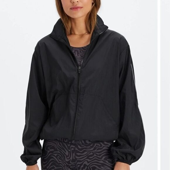 Fabletics Black Windbreaker Oversized Reflective Trim Puffer Size Medium - Picture 2 of 15
